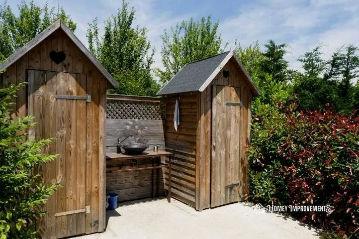 Backyard Outdoor Toilet Ideas