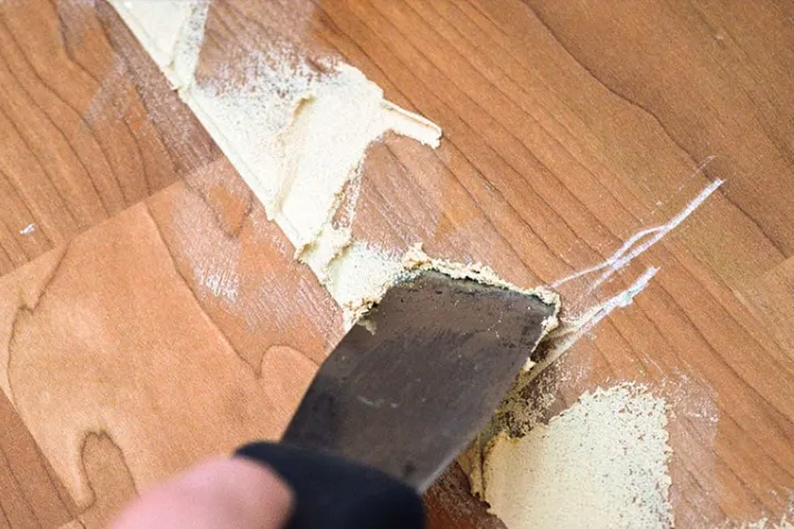 Remove Extra Putty from laminate floors