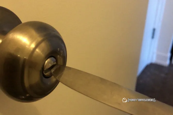 Unlocking Door without Key Using a Butter Knife