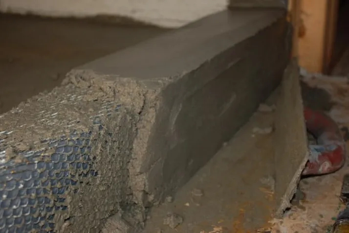 apply mortar mud to cover the lath for shower curb