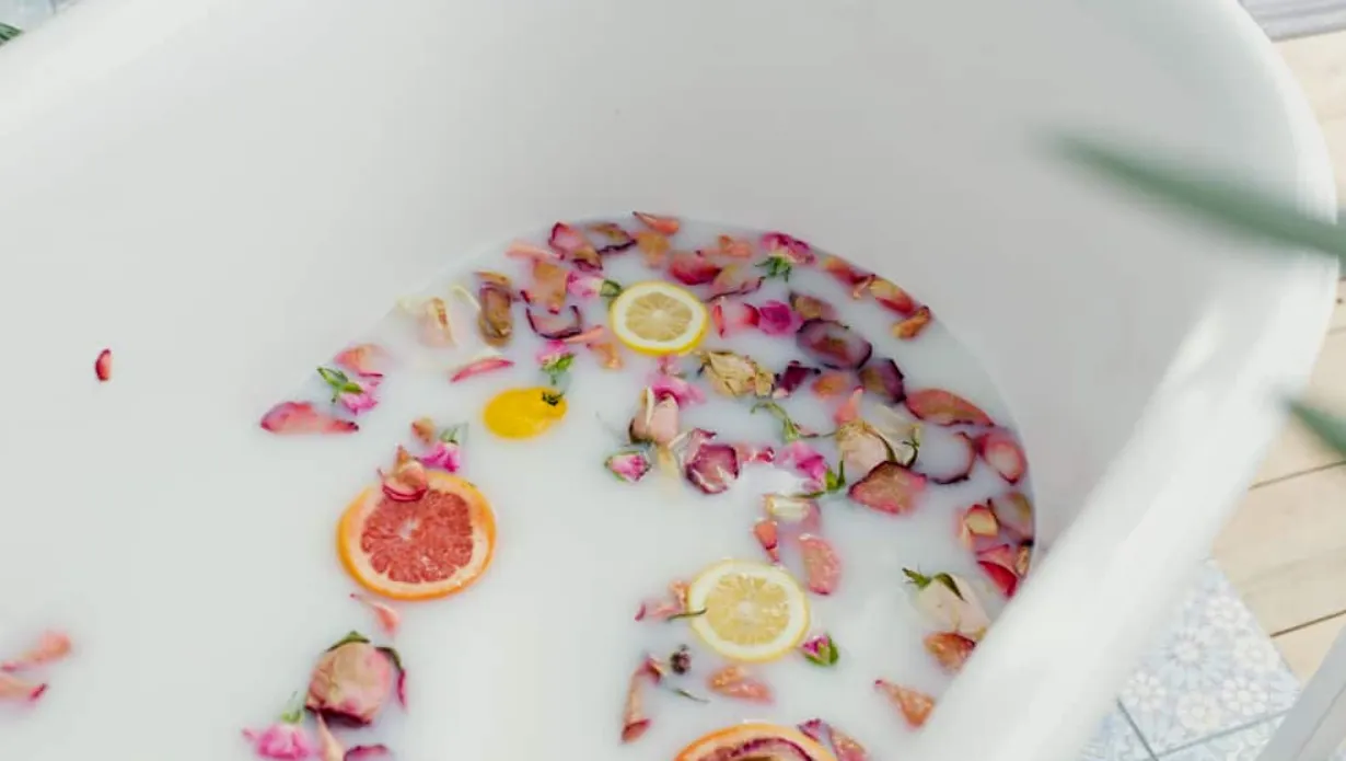 15 Easy Homemade Milk Bath Recipes for Luxuriously Soft Skin